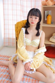 晚上情侣拔萝卜